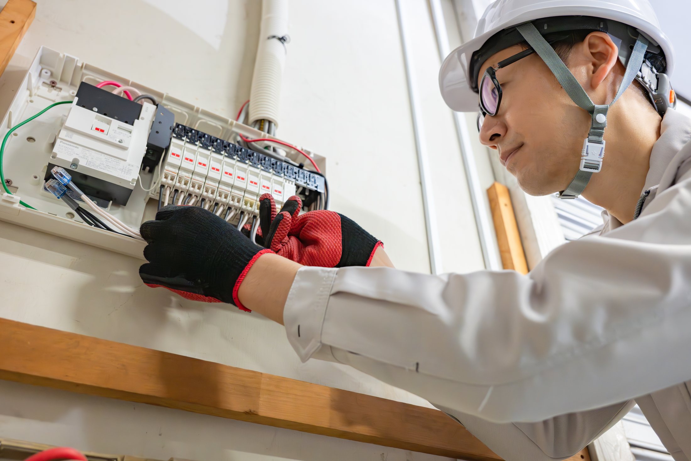 分電盤の保守点検作業